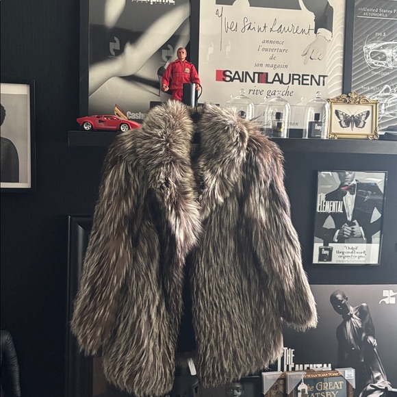 Vintage Saga  Silver Fox Coat
 Price is Firm ❌SOLD❌ - Picture 3 of 7